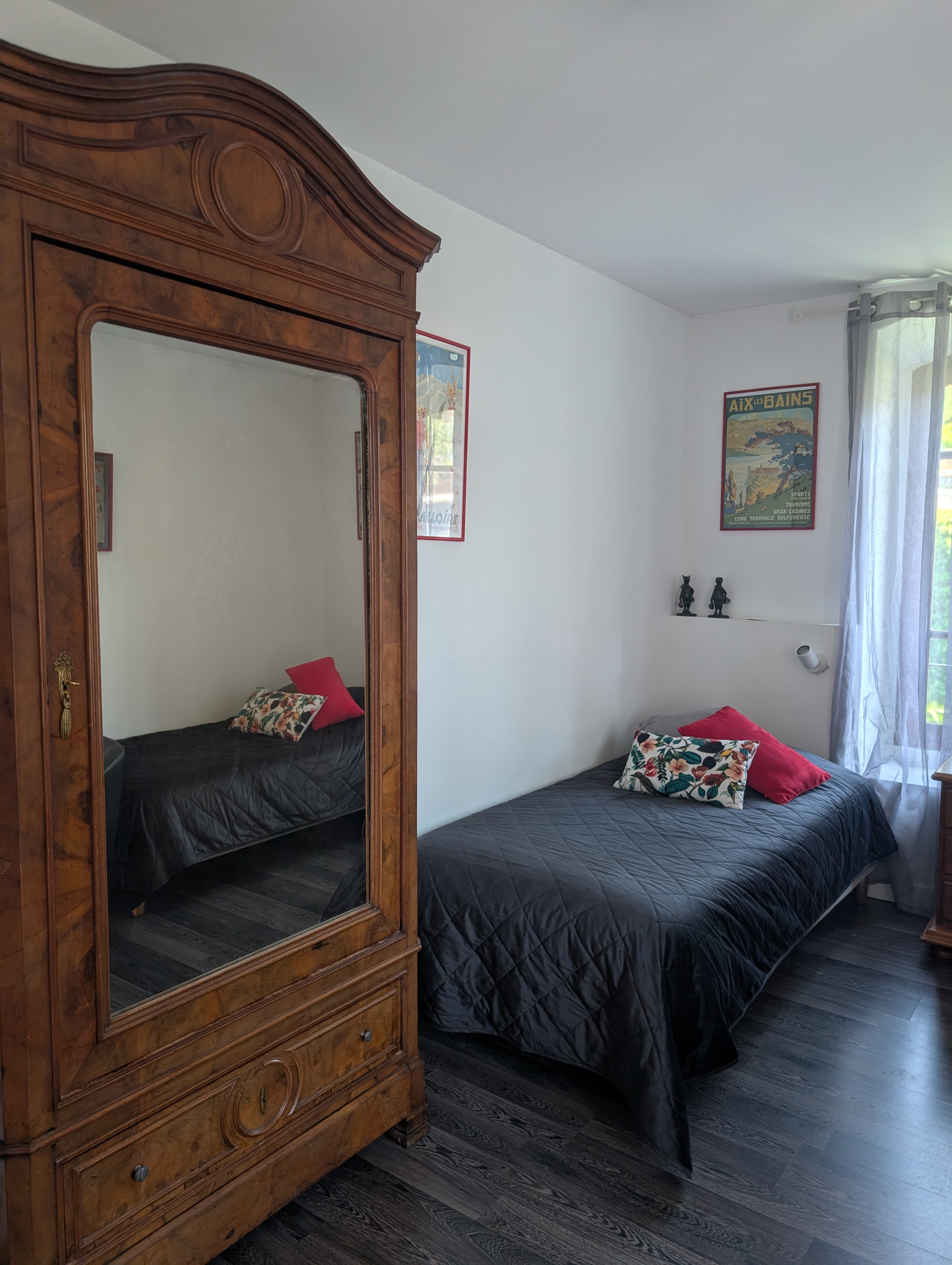 Avec l'armoire de la grand-tante